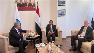 الملا يبحث مع وفد ترانس جلوب الكندية أعمالها في البحث والاستكشاف بمصر