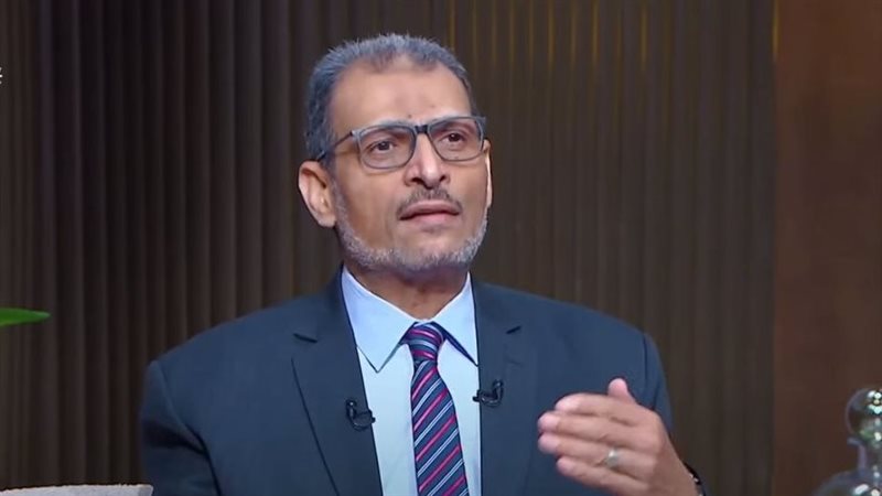 الدكتور عوض إسماعيل،
