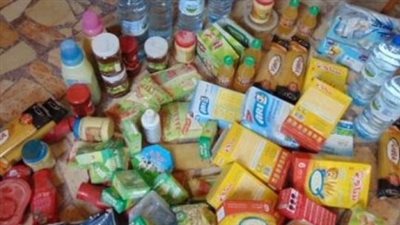 ضبط 4 أطنان مواد غذائية مجهولة المصدر داخل مصنع بالمطرية