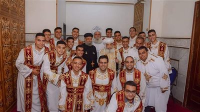 الأنبا دانيال يرسم شمامسة لكنيسة العذراء والبابا أثناسيوس بالمعادي