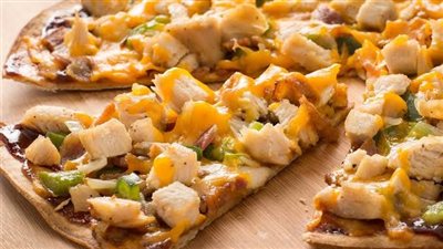 طريقة عمل البيتزا بالفراخ، في البيت زي الجاهزة