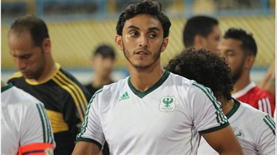 اعتزال مدافع الزمالك والمصري السابق بسبب المرض