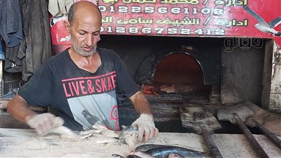 قصة أقدم فران سمك بلدي في بورسعيد (فيديو وصور)