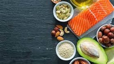 دراسة حديثة: الأطعمة الغنية بالدهون تزيد خطر الإصابة بسرطان القولون