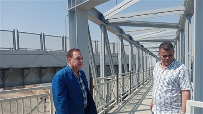 متابعة إنشاء مجمع المواقف وكوبري الملكية البحرية للمشاة بملوى في المنيا