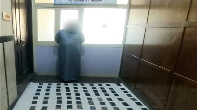 حبس اثنين من العناصر