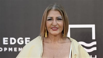 ليلى عز العرب بفستان فرعوني وإطلالة غريبة لـ بوسي شلبي في مهرجان القاهرة للدراما (صور)