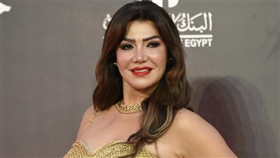 لقاء سويدان تخطف الأنظار بالذهبي ومحمد لطفي بالكاجوال في افتتاح مهرجان القاهرة للدراما (صور)