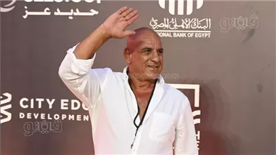 محمد لطفي يكشف عن نصيحة من أحمد زكي غيرت حياته الفنية (فيديو)