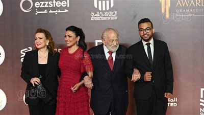 الكبار على ريد كاربت مهرجان القاهرة للدراما، رشوان توفيق ولطفي لبيب الأبرز (صور)