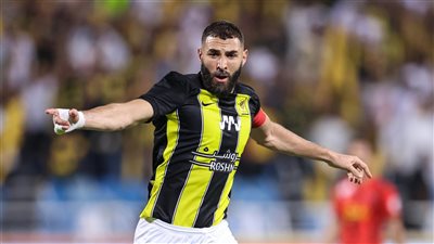 الاتحاد يتصدر الدوري السعودي بعد فوزه على الرياض برباعية نظيفة (فيديو)