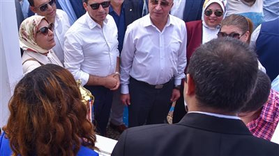 وزير الرياضة ومحافظ الإسكندرية يفتتحان ملتقى توظيف الشباب