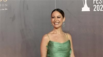 مدحت العدل يكشف كواليس أول عمل مسرحي غنائي لمنة شلبي