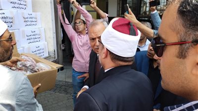 وزير الأوقاف يوزع 2 طن لحوم من صكوك الأضاحي بالقليوبية