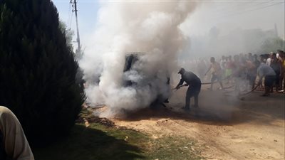 إخماد حريق في ميكروباص أمام فندق بالإسماعيلية (صور) 