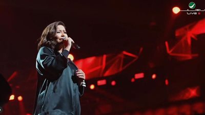 شيرين عبد الوهاب تتألق في حفلها بالسعودية بباقة من أروع أغانيها (فيديو)