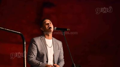 مدحت صالح يتغنى بأعمال الأساتذة على مسرح النافورة بالأوبرا