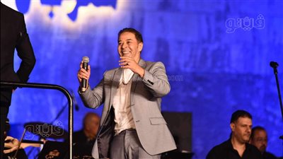 مدحت صالح يتألق في حفل كامل العدد بالقلعة، وهدية خاصة للطلاب (صور)