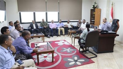 بني سويف تبحث خطة تطوير منظومة النظافة 