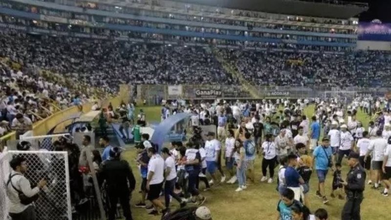 حادث تدافع داخل استاد،