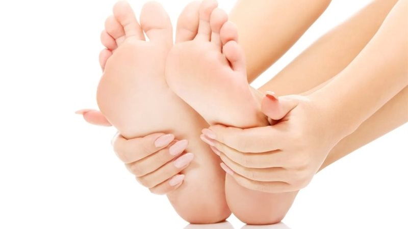 علاج تشقق القدمين،