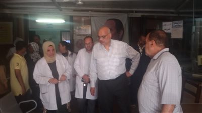 مدير عام تأمين الشرقية يتفقد مركز علاج الكبد بالزقازيق 