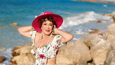 لبلبة بإطلالة صيفية مبهجة في الساحل الشمالي (صور)