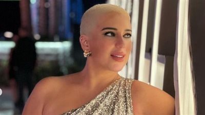 أسما شريف منير بعد انتظامها في الصلاة: مبروحش سهرات من 12 يوم