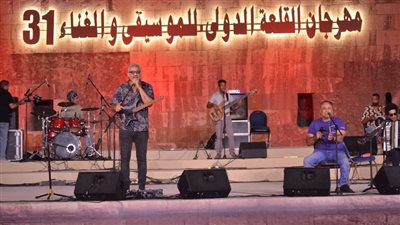 فرقة وسط البلد تجسد أحلام الشباب في حفل خاص بمهرجان القلعة (فيديو وصور)