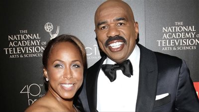 تقارير: زوجة ستيف هارفي تخونه مع حارسه الشخصي والطباخ