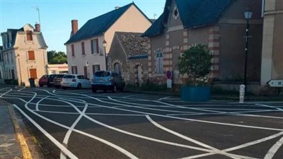 خطوط بيضاء وملتوية، فرنسا تلجأ لحيلة جديدة لإجبار السائقين على خفض السرعة 