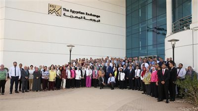 أحمد الشيخ يلتقي العاملين بالبورصة المصرية 