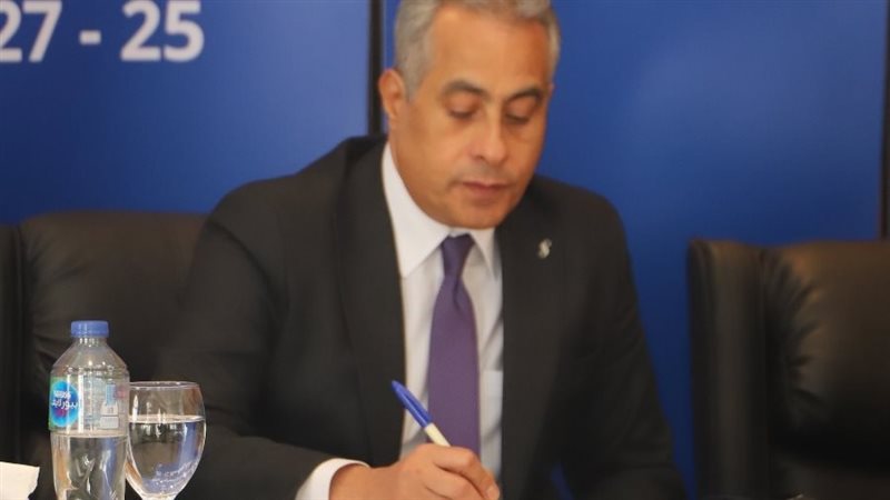حسن شحاتة وزير العمل،