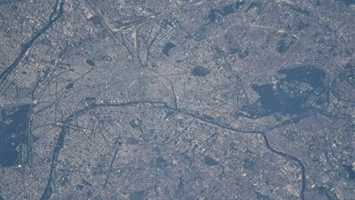 عاصمة الأنوار، التقاط صورة لباريس من محطة الفضاء الدولية