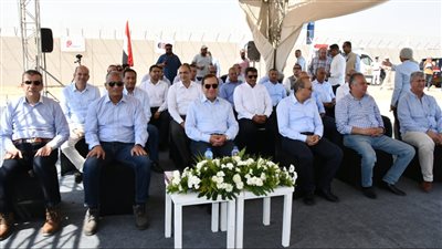 الملا يتفقد أرض مشروعات الصودا والسليكون بالمنطقة الصناعية بالعلمين 