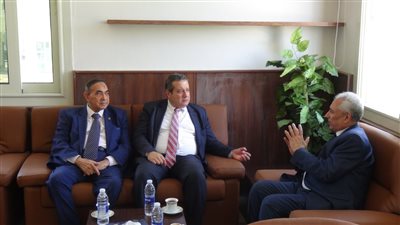 رئيس جامعة المنيا يبحث سبل تعزيز التعاون بين الأهلية ودراية