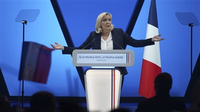 ترفض بناء المساجد، من هي مارين لوبان المرشحة لرئاسة فرنسا؟