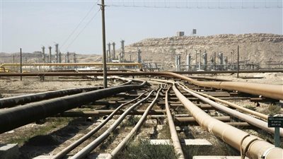 تحرك إيراني عاجل لاحتواء تسرب نفطي في خط أنابيب مياهها الإقليمية