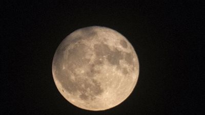 السماء في ديسمبر.. القمر العملاق يزين سماء الأسبوع الأول.. ظهور خاص لشهب الجوزاء والدببيات.. وبداية الشتاء فلكيا يوم 21 من الشهر الجاري