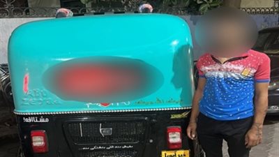 القبض على سائق توك توك دخل أحد أحياء مصر الجديدة بمركبته