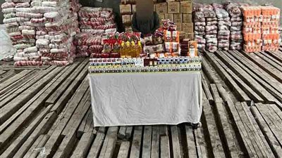 ضبط تاجر جمع كمية من السلع التموينية المدعمة والمهربة داخل مخزن بأسيوط