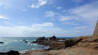 أساور ذكية، بريطانيا تبتكر طريقة لتتبع المهاجرين وتحديد مواقعهم