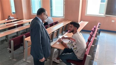 رئيس جامعة طيبة التكنولوجية يتفقد لجان امتحانات الدور الثاني