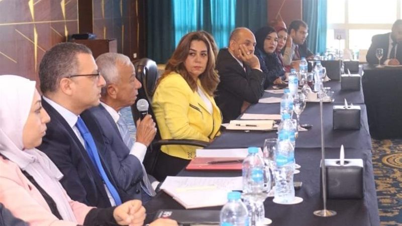 محافظ دمياط خلال