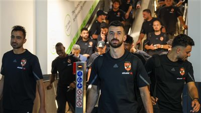 الصفحة الرسمية للنادي الأهلي توثق وصول اللاعبين للنمسا (صور) 