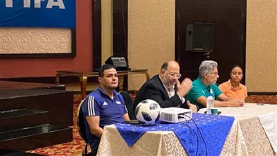 وليد العطار يجتمع بالحكام في معسكر النخبة (صور) 