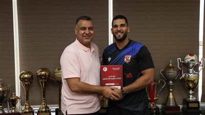 الأهلي يجدد عقد أحمد عادل لاعب اليد لمدة 4 مواسم