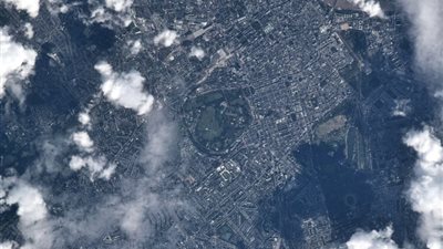  عاصمة الضباب، سلطان النيادي ينشر صورة للندن من الفضاء