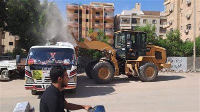 حملات نظافة ورفع مخلفات بقطاع هضبة الأهرام (صور)