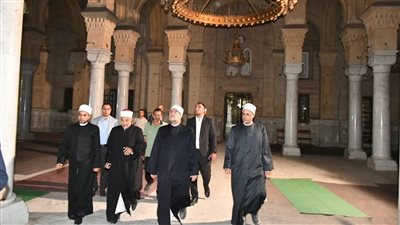 مختار جمعة يشيد بأداء الهيئة الهندسية في تطوير مساجد آل البيت (صور)